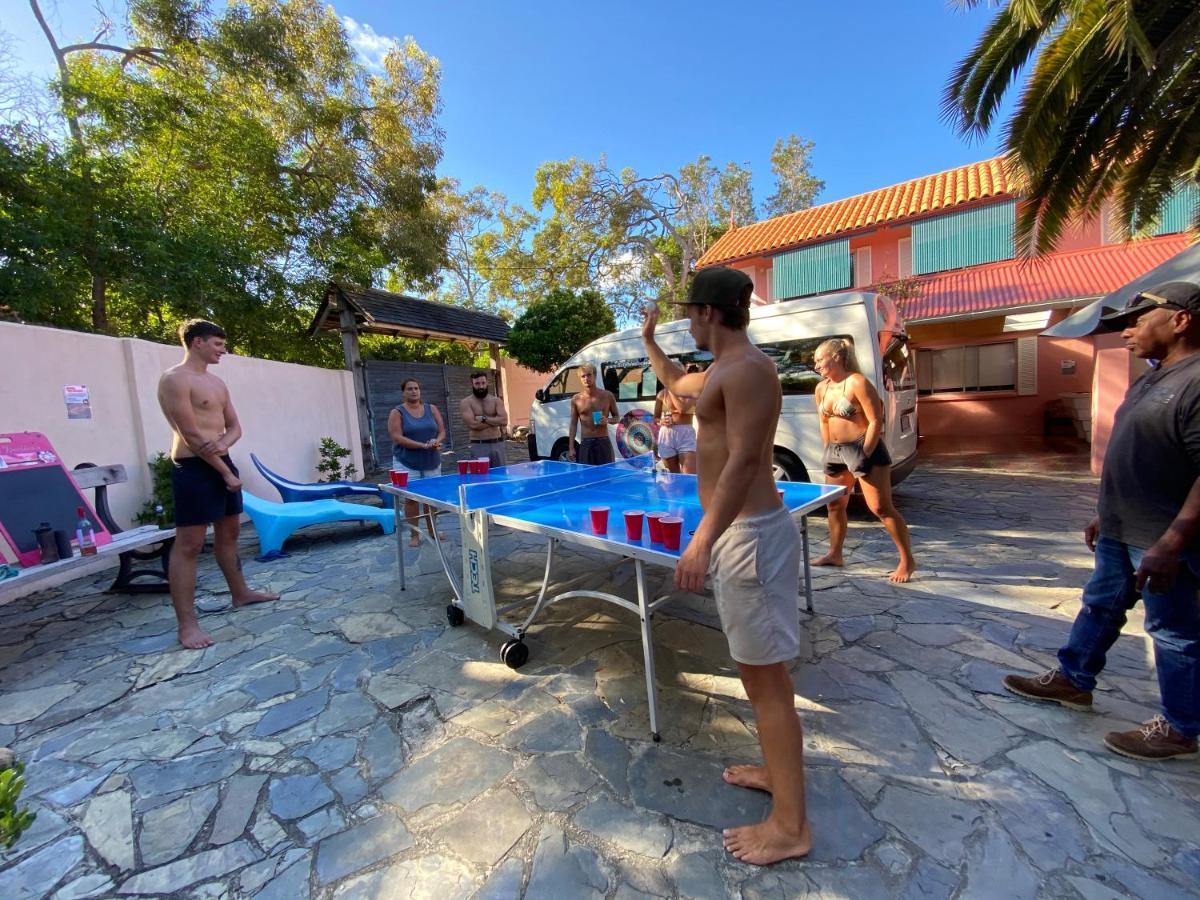 Dolphins Backpackers Hostel Sunshine Beach Buitenkant foto