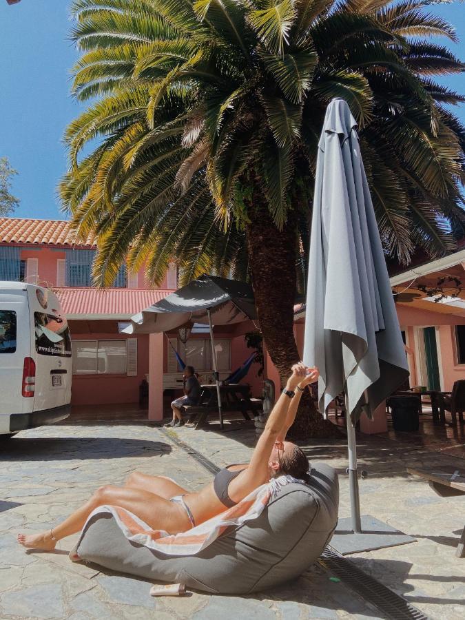 Dolphins Backpackers Hostel Sunshine Beach Buitenkant foto
